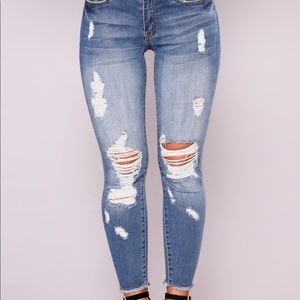 Ankle distressed jeans